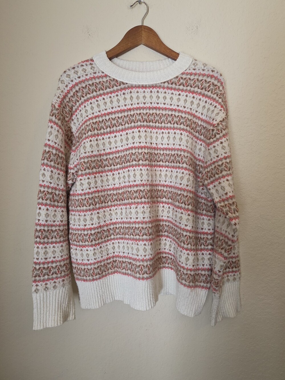 American Eagle Fuzzy Sweater Womens Small‎ Beige Red Tan Ski Resort Loungewear